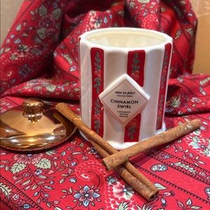 Anthropologie mise en place Gourmand Cinnamon Swirl Ceramic Candle 🕯️